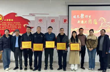 贵阳人才集团所属人才安居公司党支部荣获金桂园社区颁发的“党建共建优秀党支部”称号